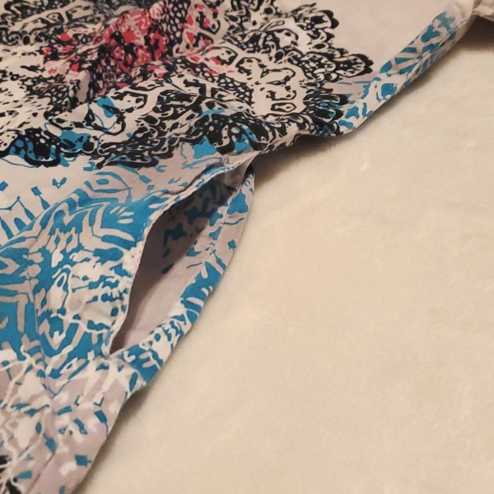Sale 💥3/$30 Peaches Uniforms Printed Deep Pocket Scrub Top - Picture 3 of 9